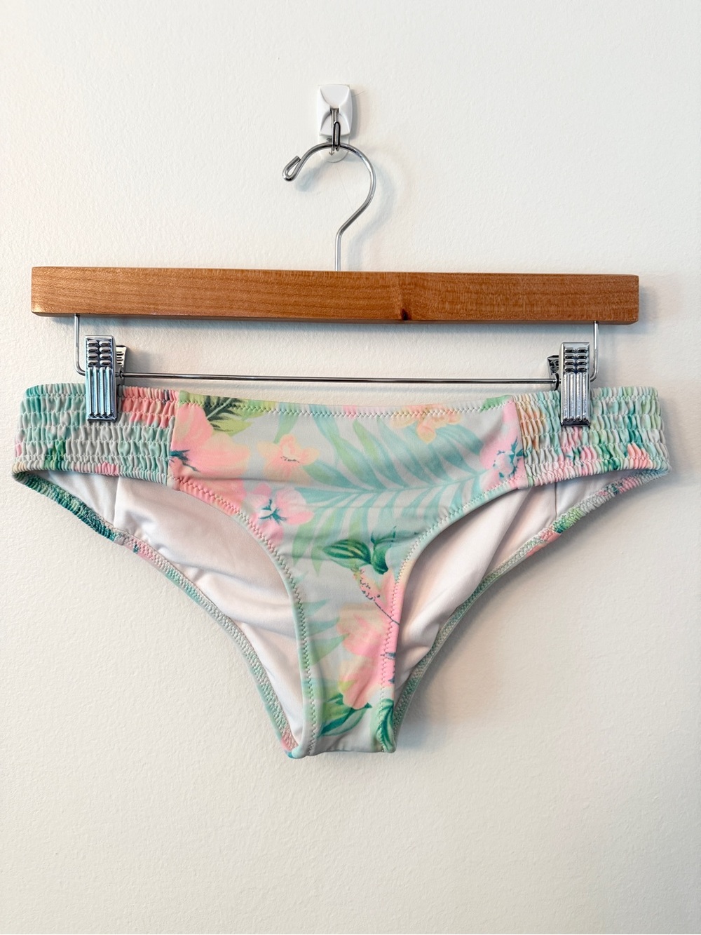 VS PINK Floral Mini Cheekster Bikini Bottoms Size Medium